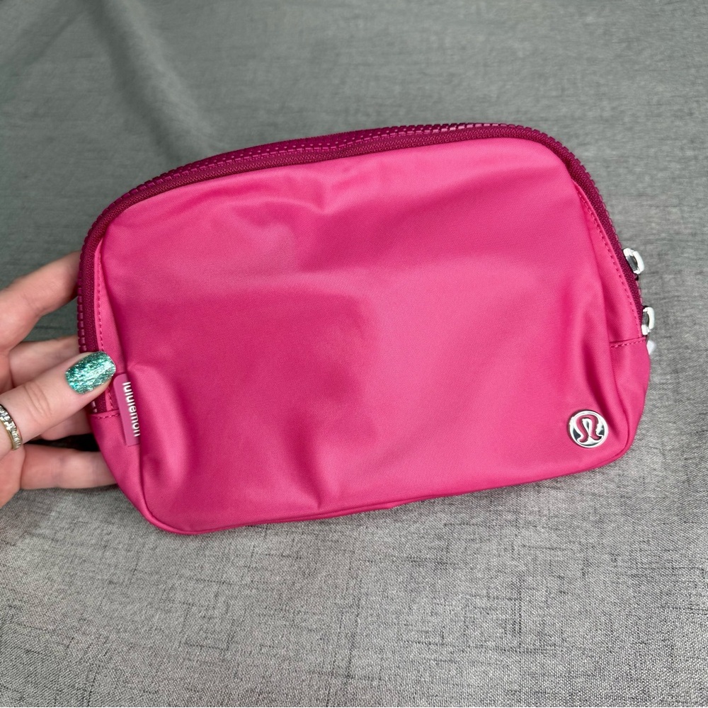 Lululemon Everywhere Belt Bag Raspberry Coulis Wild Berry Large 2L NWT - Picture 8 of 12